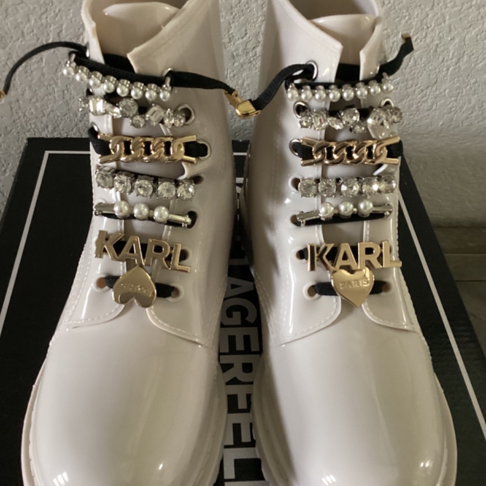 KARL LAGERFELD PARIS Topanga Embellished Rain Booties, size 7 - Picture 12 of 14